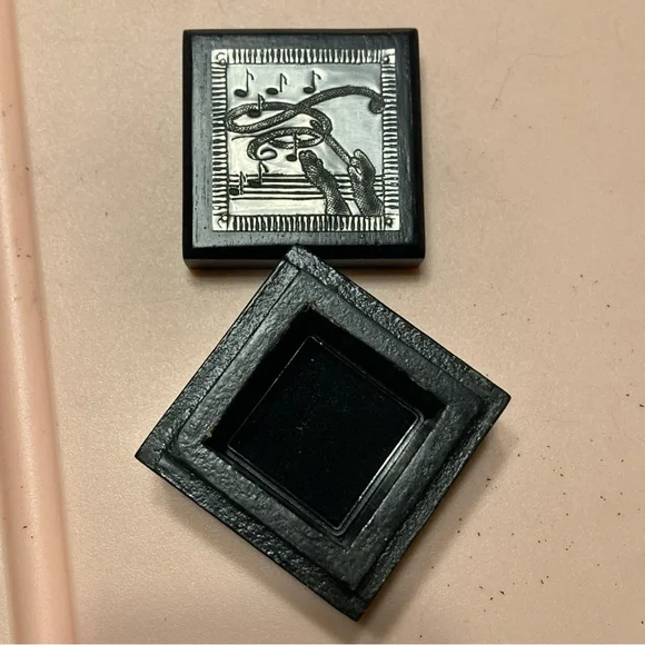 Black Wooden Trinket Box With Silver Etched Musical Conductor Scene Thailand - Picture 3 of 8